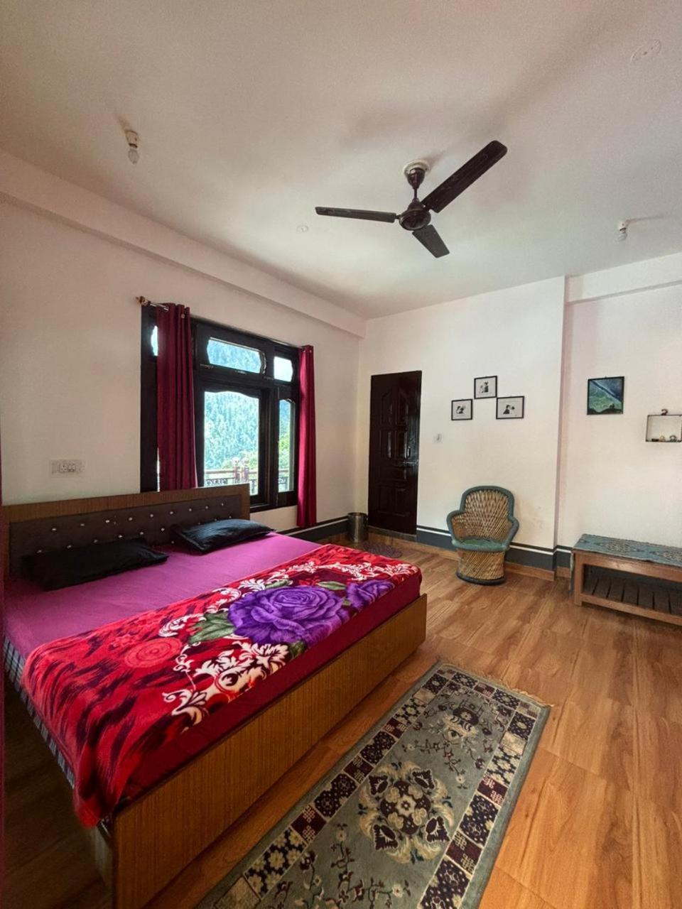 Pahadirovers Homestay & Cafe Kasol Exterior photo