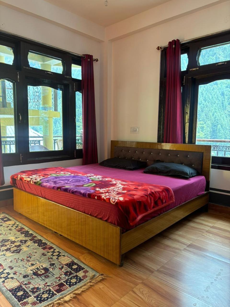 Pahadirovers Homestay & Cafe Kasol Exterior photo