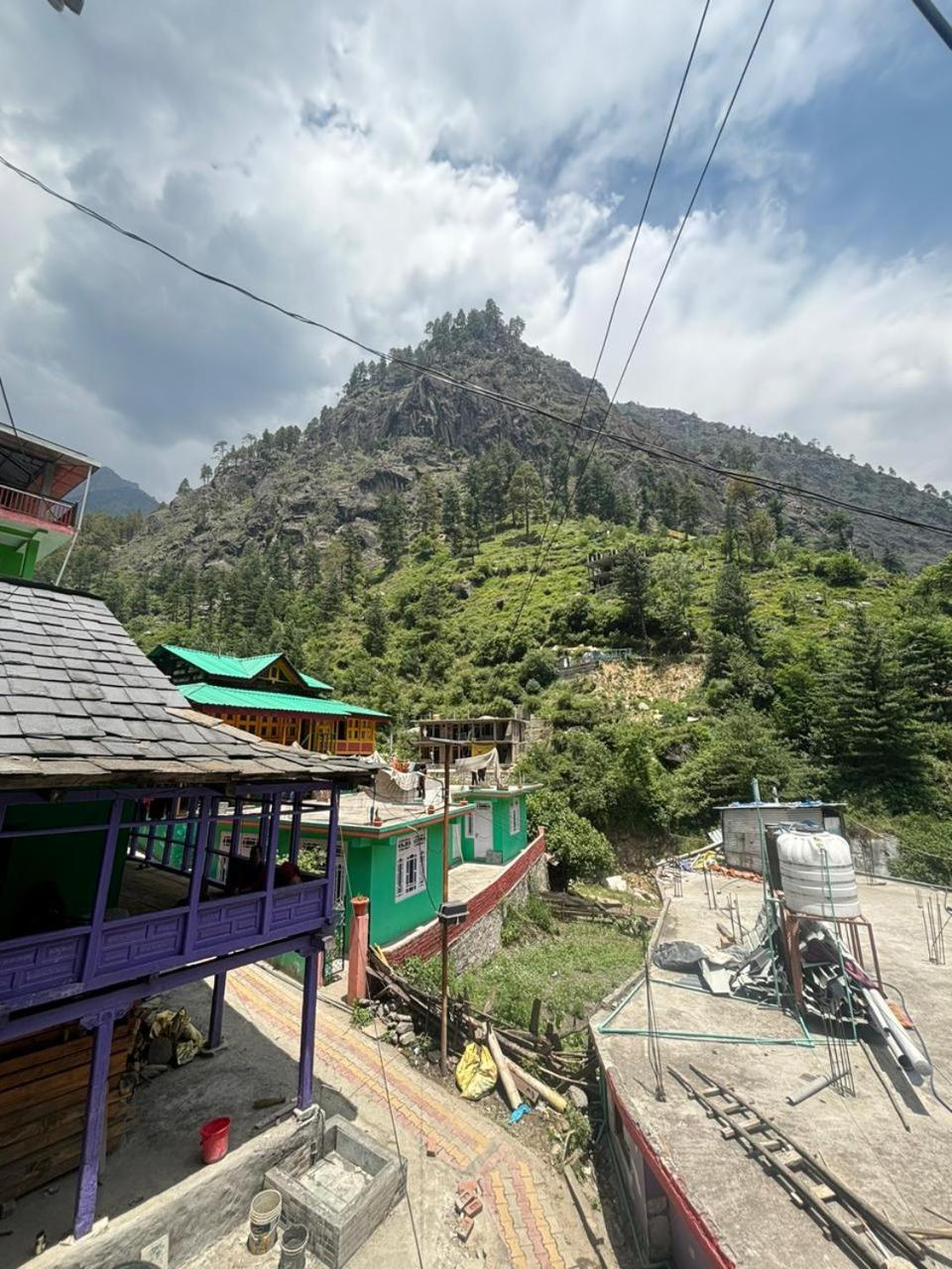Pahadirovers Homestay & Cafe Kasol Exterior photo