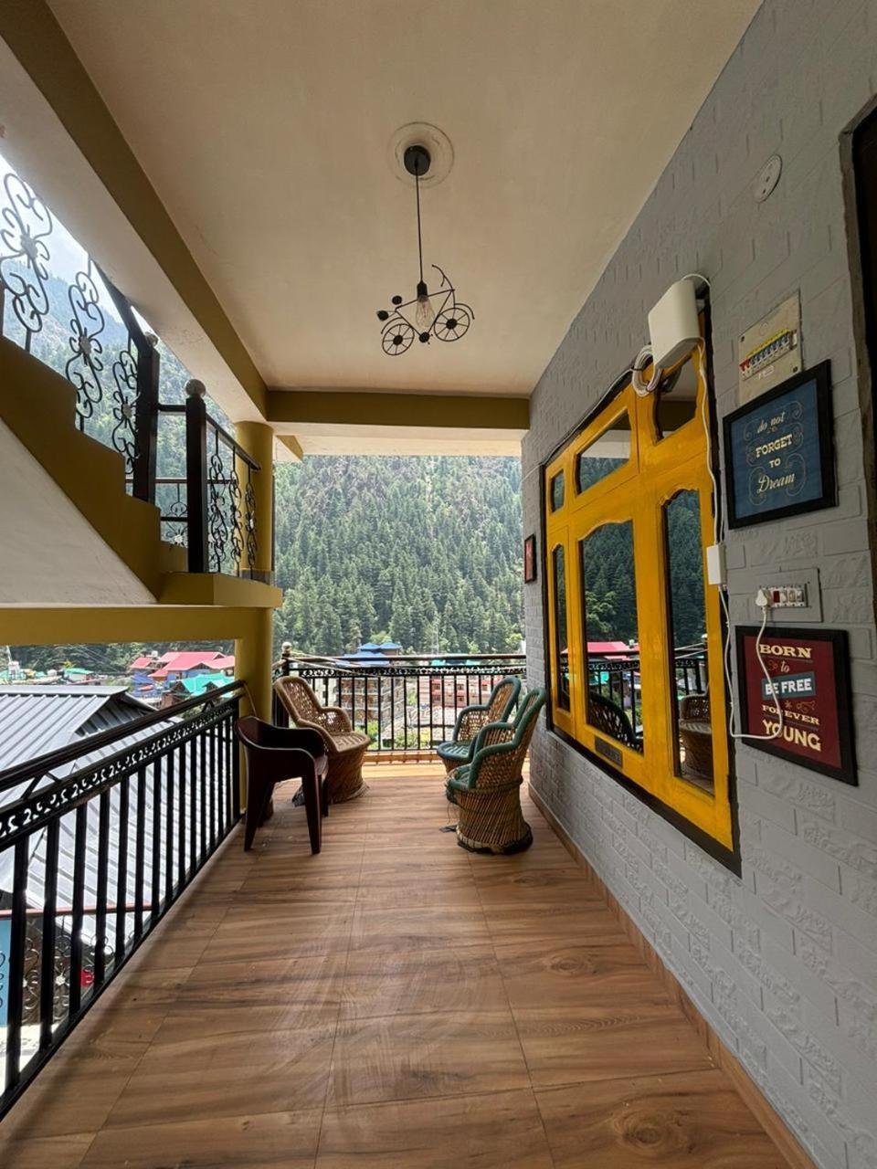 Pahadirovers Homestay & Cafe Kasol Exterior photo