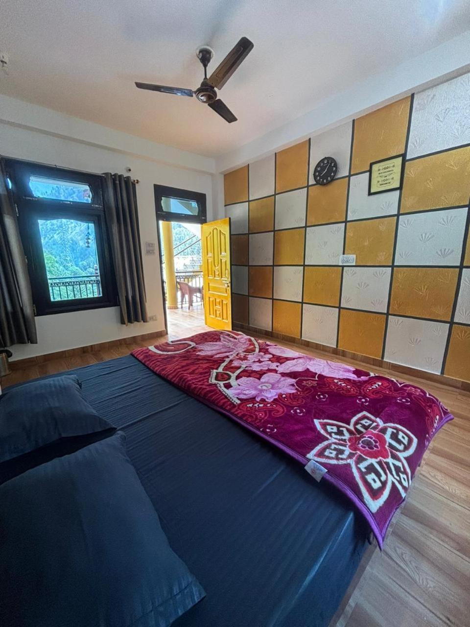 Pahadirovers Homestay & Cafe Kasol Exterior photo