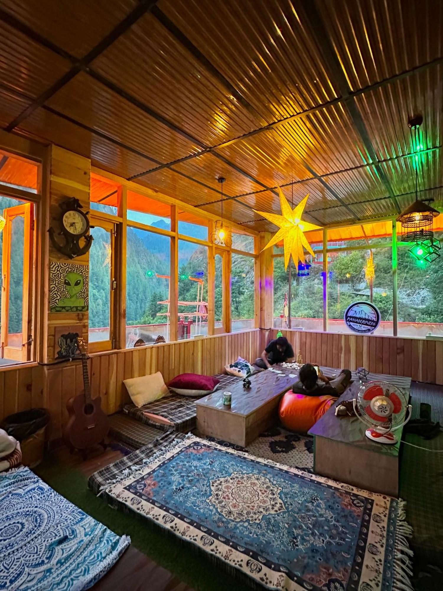 Pahadirovers Homestay & Cafe Kasol Exterior photo