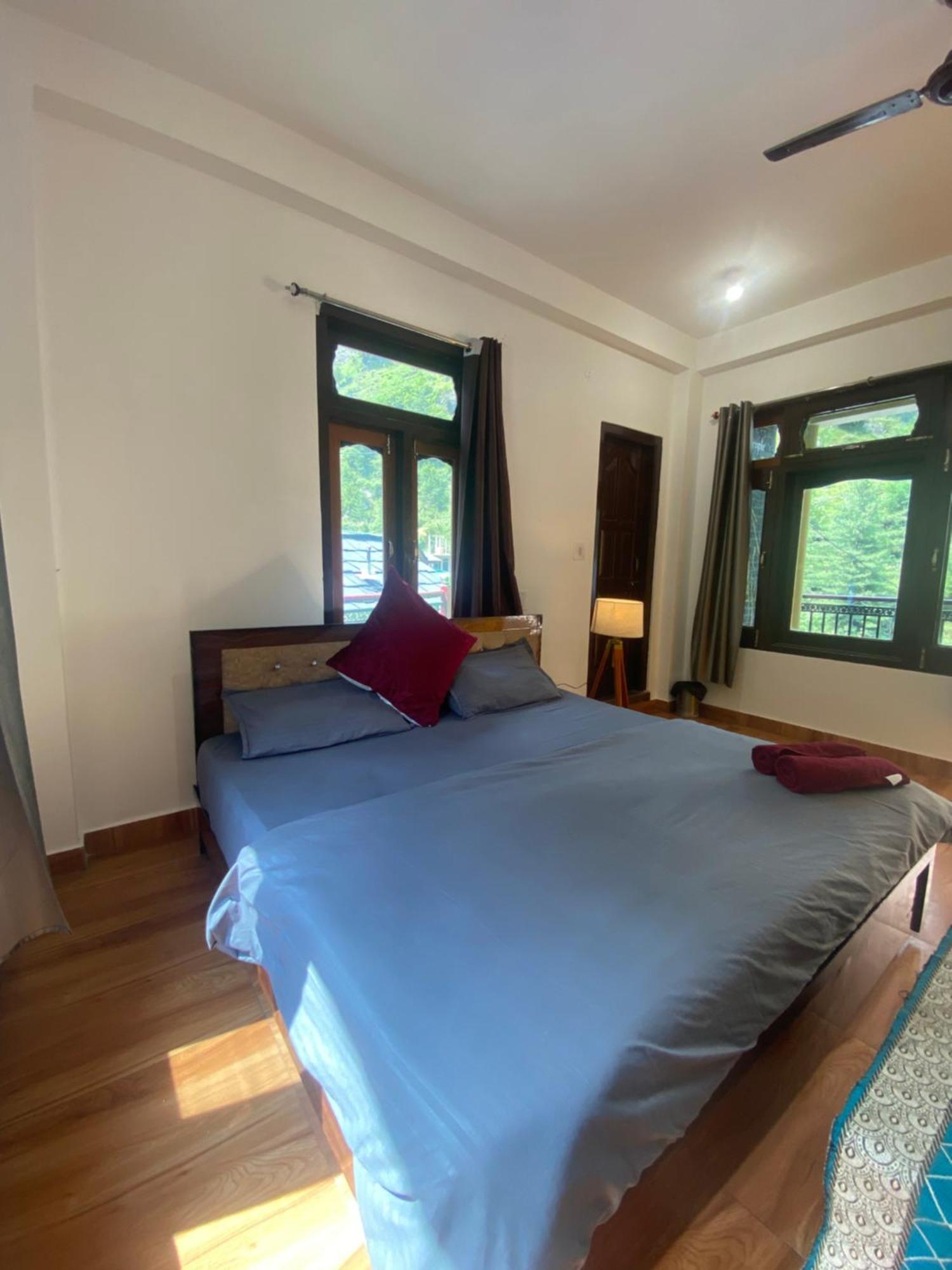 Pahadirovers Homestay & Cafe Kasol Exterior photo