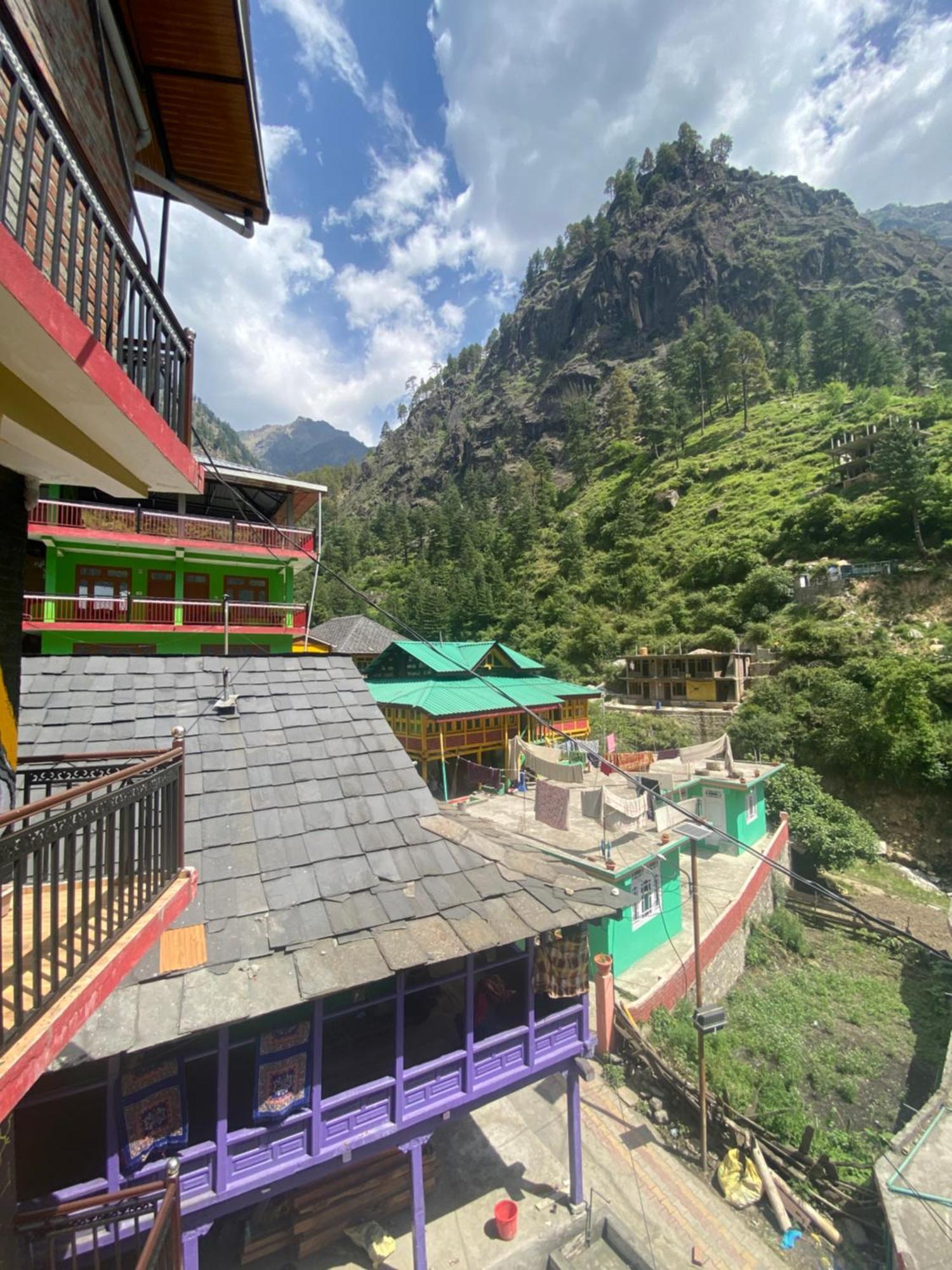Pahadirovers Homestay & Cafe Kasol Exterior photo