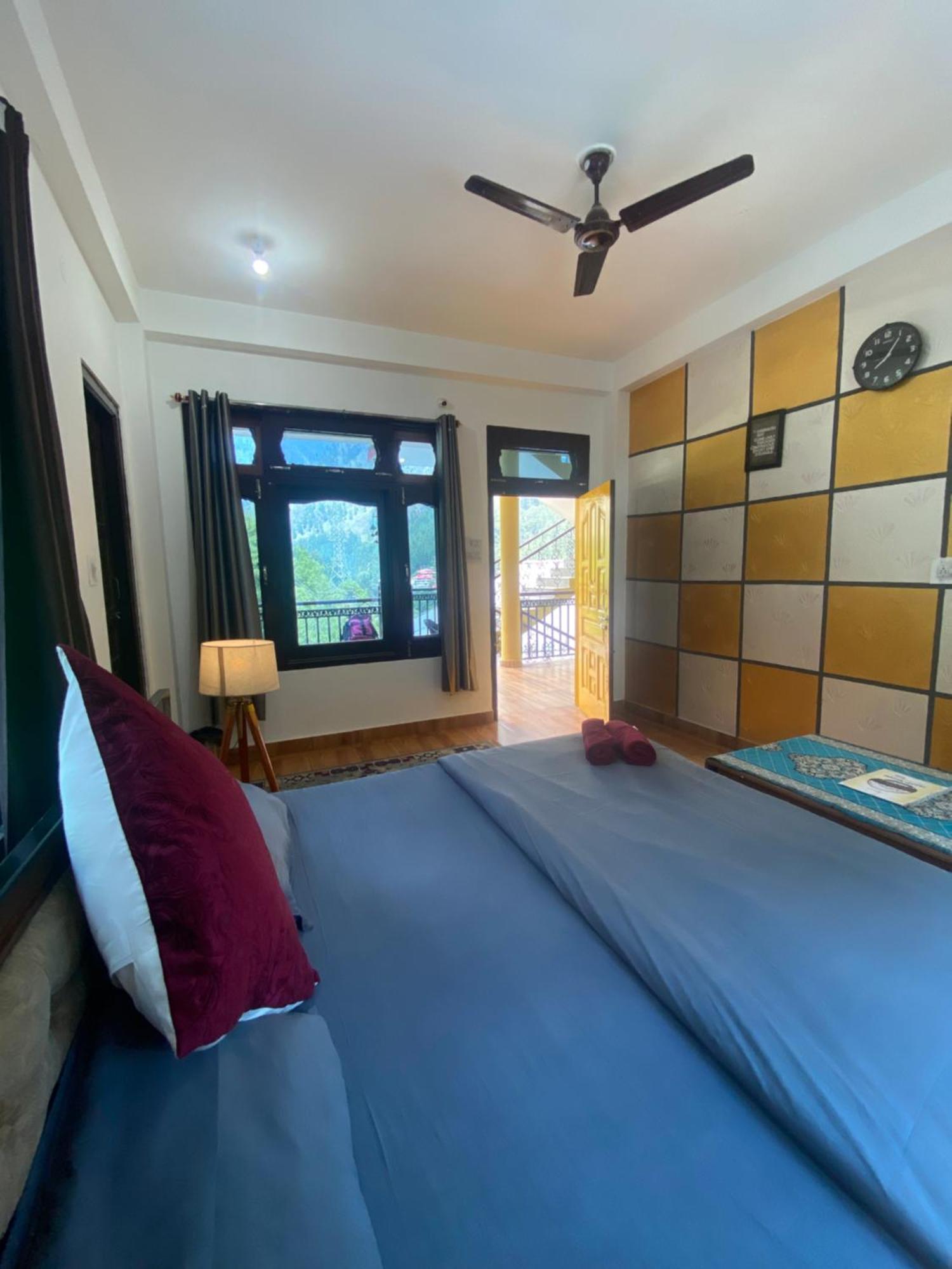 Pahadirovers Homestay & Cafe Kasol Exterior photo