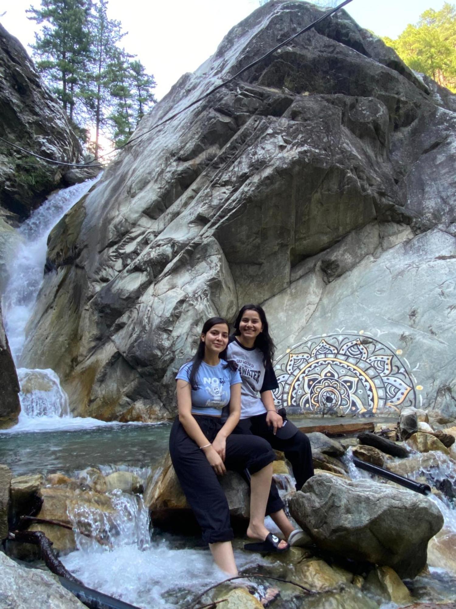 Pahadirovers Homestay & Cafe Kasol Exterior photo