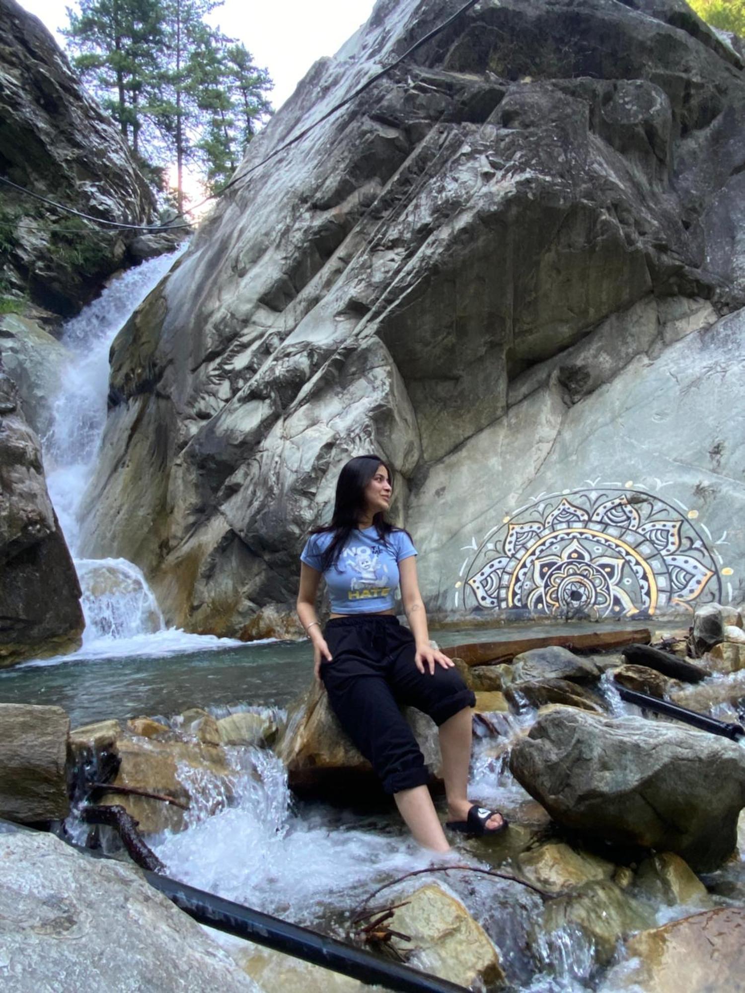 Pahadirovers Homestay & Cafe Kasol Exterior photo