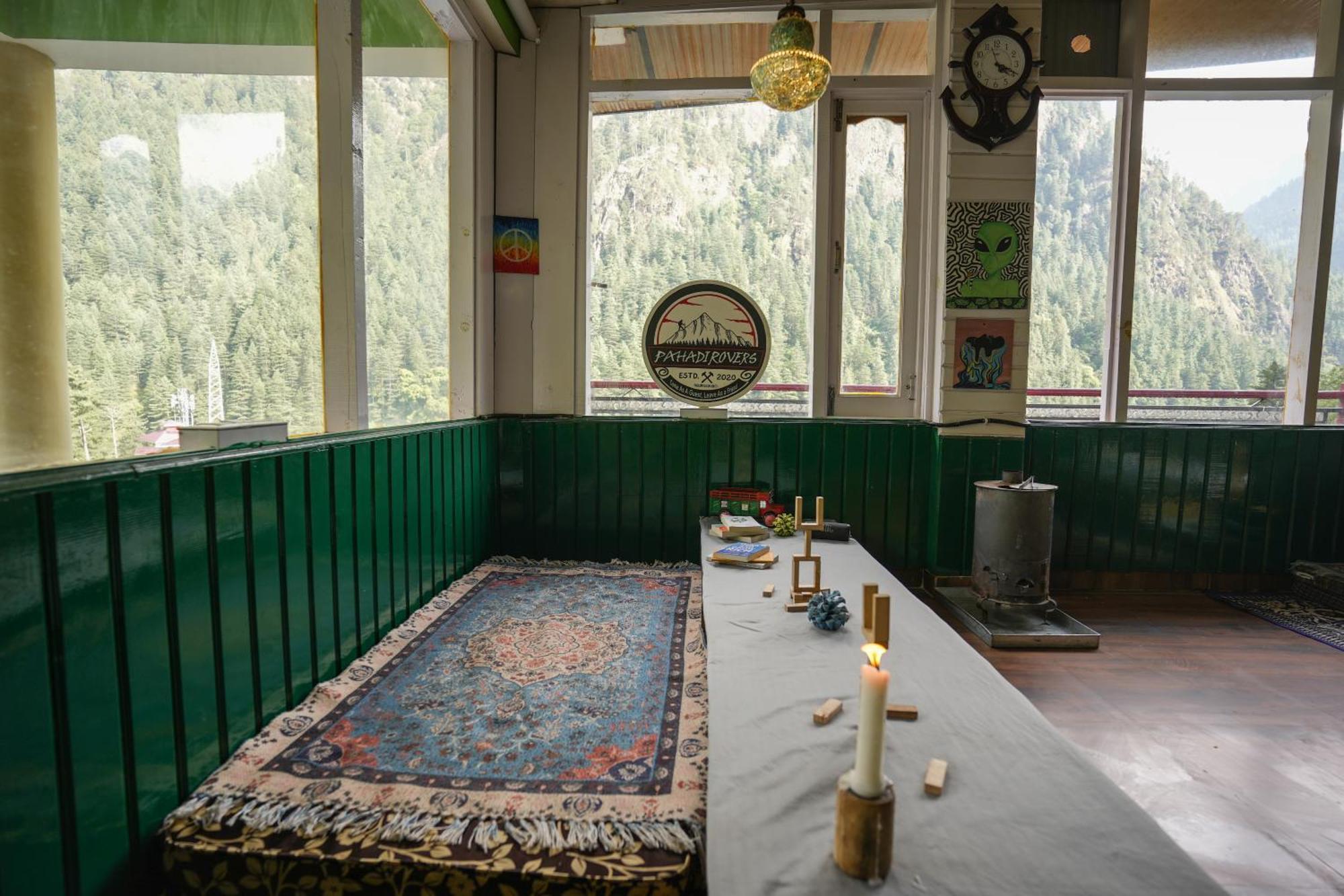 Pahadirovers Homestay & Cafe Kasol Exterior photo