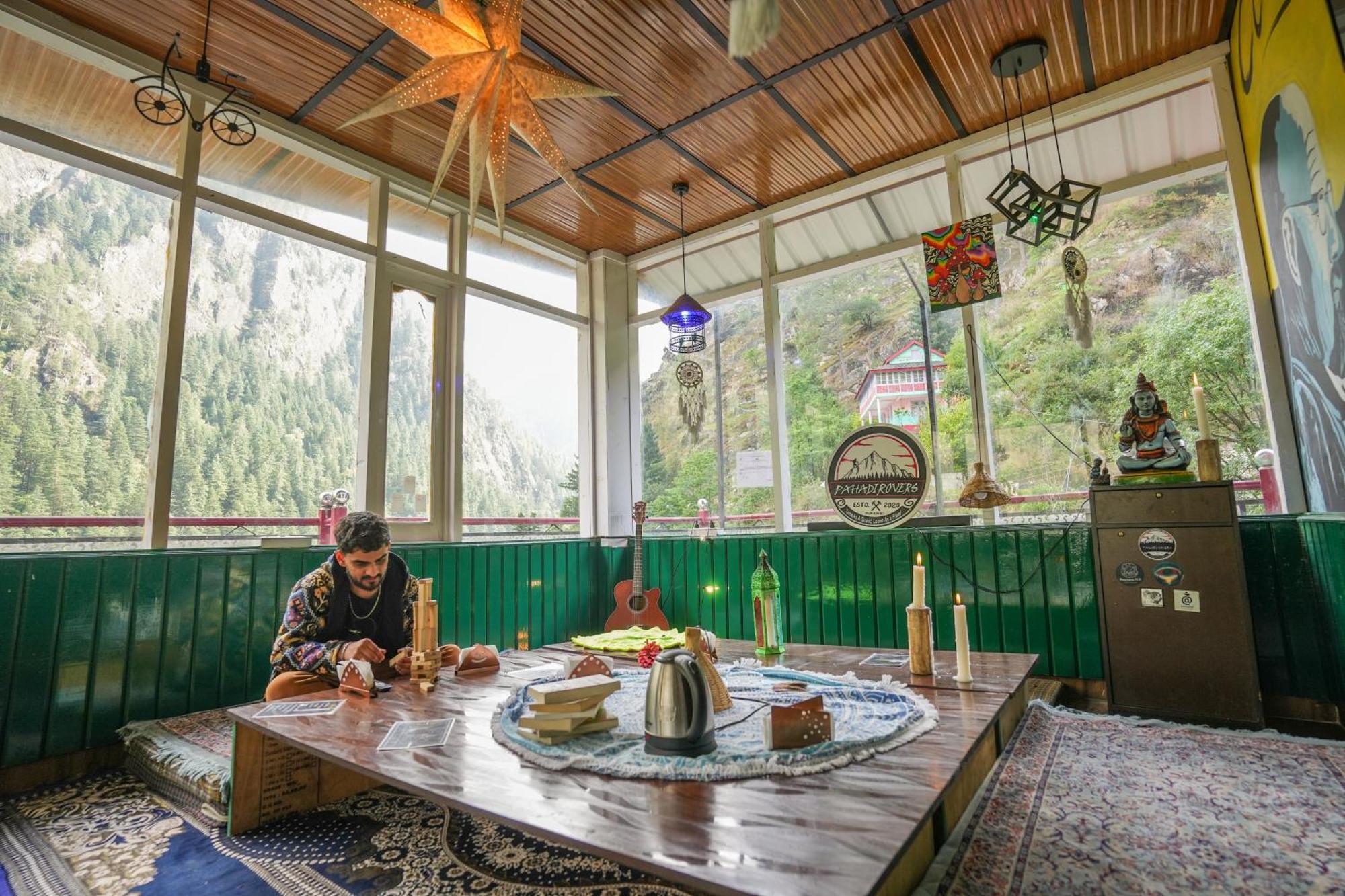 Pahadirovers Homestay & Cafe Kasol Exterior photo